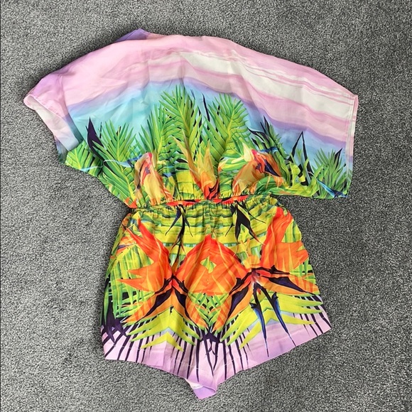 Tropical low cut romper - Picture 3 of 3